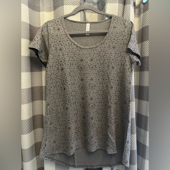 LuLaRoe Classic Tee - Picture 1 of 4